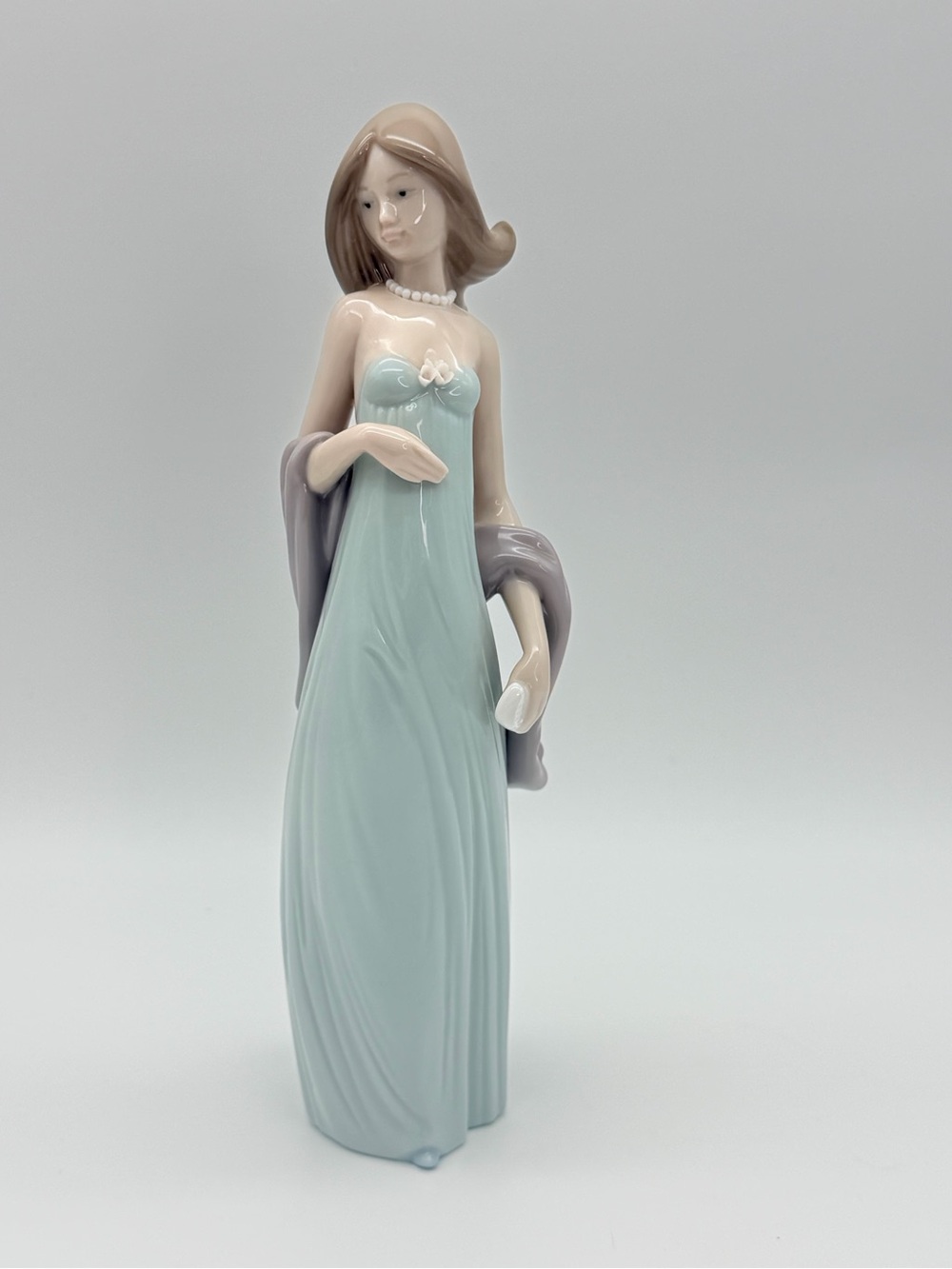 Lladro Ingenúe Porcelain Figurine 5487 Woman with Clutch